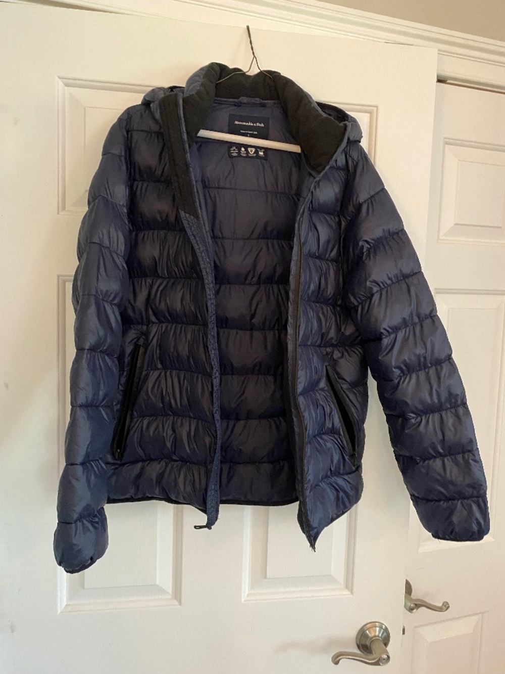 Men’s Abercrombie light weight puffer jacket navy blue